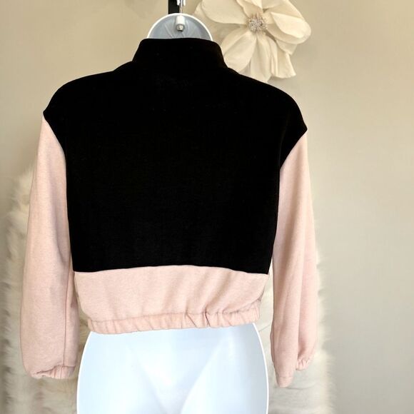 Color Block Crop Sweatshirt (10) - Picture 3 of 9
